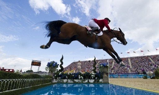 Switzerland's Steve Guerdat competes in the individual show jumping final of the 2012 London Olympics at the Equestrian venue in Greenwich Park, London, on August 8, 2012.    AFP PHOTO / JOHN MACDOUGALL