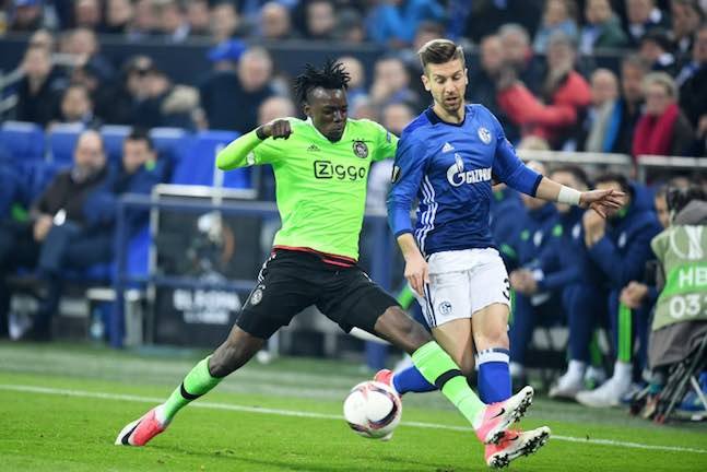 Fussball, UEFA Europa League, Saison 2016/2017, Viertelfinale , FC Schalke 04 vs Ajax Amsterdam 20.04.2017, Veltinsarena Gelsenkirchen, Bertrand Traore, Ajax Amsterdam, Matija Nastasic,