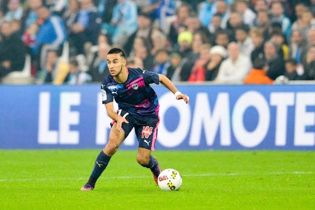 17 Adam OUNAS (bor)