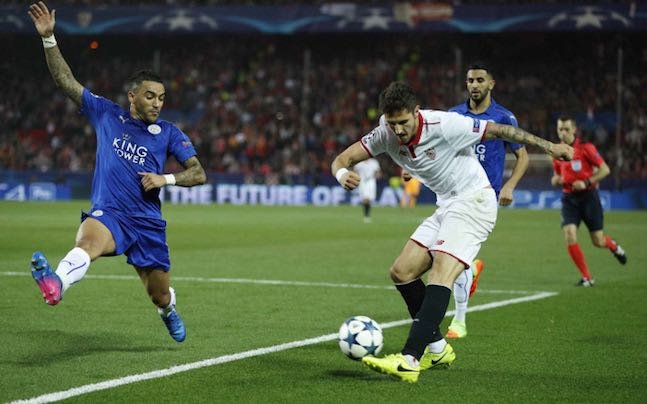 Soccer Football - Sevilla v Leicester City - UEFA Champions League Round of 16 First Leg - Ramon Sanchez Pizjuan Stadium, Seville, Spain - 22/2/17 Sevilla's Stevan Jovetic in action with Leicester City's Danny Simpson