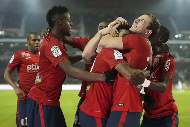 joie de Ryan MENDES (lille) apres son but
jeu des joueurs lillois
Nolan ROUX (lille)
Djibril SIDIBE (lille)
Florent BALMONT (lille)