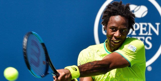 MONTREAL, QC - AUGUST 09: Gael Monfils of France hits a return against Kei Nishikori of Japan during day six of the Rogers Cup presented by National Bank at Uniprix Stadium on August 9, 2017 in Montreal, Quebec, Canada.   Minas Panagiotakis/Getty Images/AFP