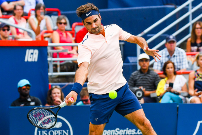 Roger Federer (SUI) during his third round match at ATP Coupe Rogers on August 10, 2017, at Uniprix Stadium in Montreal, QC