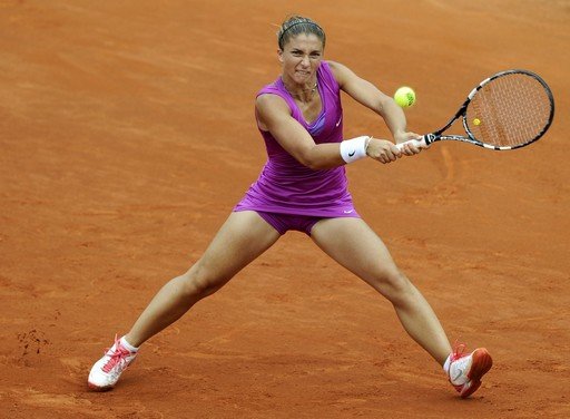 ©CHRISTOPHE KARABA/EPA/MAXPPP - epa03253074 Sara Errani of Italy returns to Samantha Stosur of Australia during their semi final match for the French Open tennis tournament at Roland Garros in Paris, France, 07 June 2012.  EPA/CHRISTOPHE KARABA

*** FRANCE ONLY ***