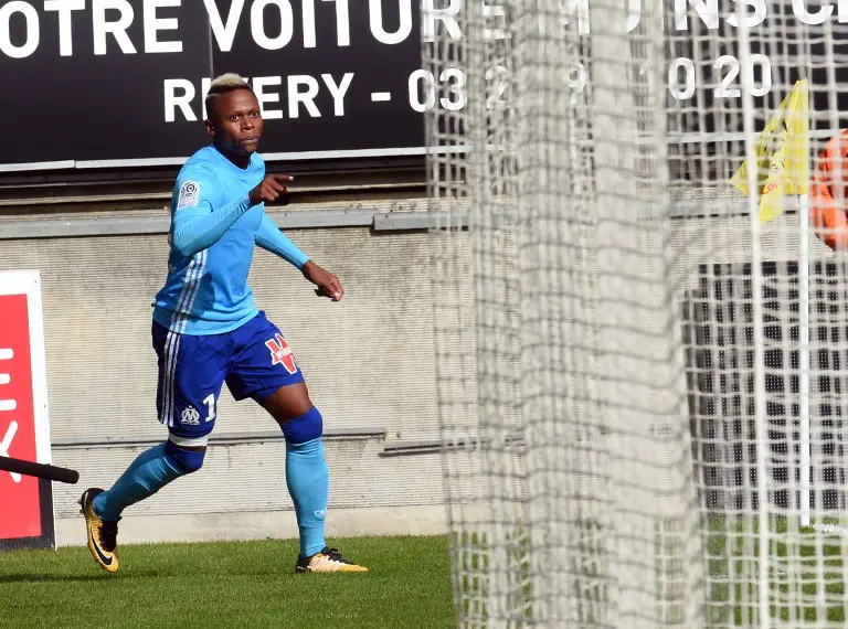 Olympique de Marseille's Cameroonian forward Clinton Njie jubilates after scoring during the French L1 football match between Amiens and Marseille on September 17, 2017 at the Licorne stadium in Amiens.  / AFP PHOTO / FRANCOIS LO PRESTI