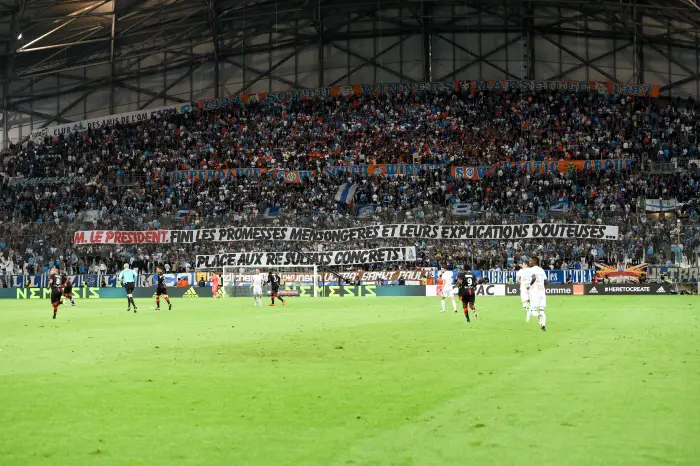 ILLUSTRATION - BANDEROLE ANTI Jacques Henri Eyraud (PRESIDENT MARSEILLE) - SUPPORTERS - TRIBUNE