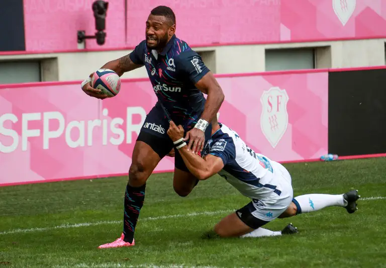 Stade Francais centre Waisea Vuidravuwalu (L) is tackled by Montpellier 's number 8 Ruan Pienaar during the Top14 rugby union match between Stade Français and Montpellier at The Stade Jean-Bouin in Paris on October 7, 2017. / AFP PHOTO / JACQUES DEMARTHON