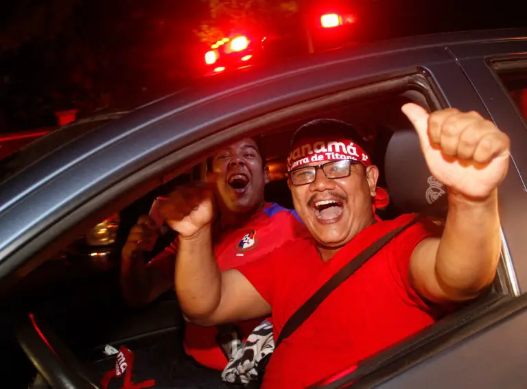 Panama football fans celebrate in Panama after national team classified for 2018 World Cup football tournament on October 10, 2017.  / AFP PHOTO / Bienvenido Velasco