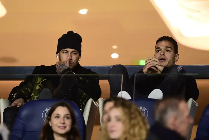 Neymar Jr (PSG) et Atem Ben Arfa en tribune