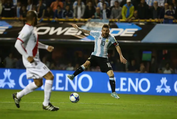 Soccer Football - 2018 World Cup Qualifications - South America - Argentina v Peru - La Bombonera stadium, Buenos Aires, Argentina - October 5, 2017.  Lionel Messi of Argentina in action.