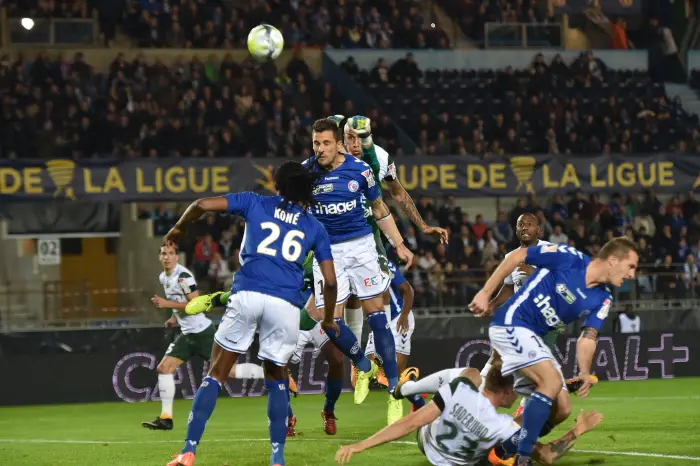 Alexandre Oukidja (strasbourg) vs Leo Lacroix (saint etienne)