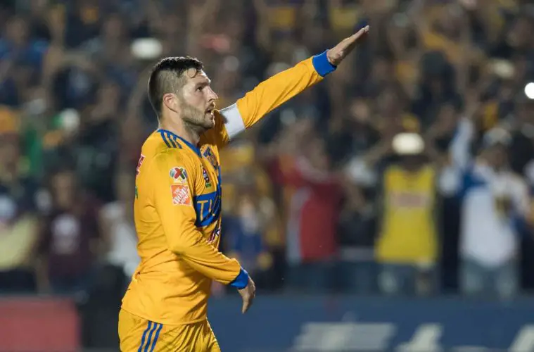 Gignac débarque en force dans Téléfoot — PSG-OM Gignac débarque en force dans Téléfoot — PSG-OM