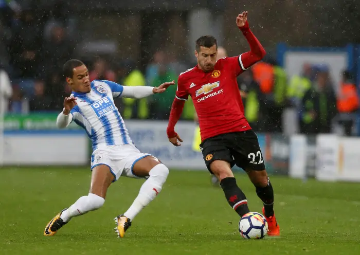 Soccer Football - Premier League - Huddersfield Town vs Manchester United - John Smith's Stadium, Huddersfield, Britain - October 21, 2017   Manchester United's Henrikh Mkhitaryan in action with Huddersfield Town¹s Tom Ince
