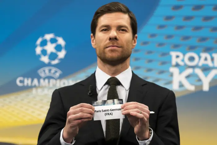 Nyon, 11.12.2017, Fussball, Auslosung Champions League, Das Los des Paris Saint-Germain (FRA) wird gezogen. Im Bild ist Xabi Alonso (UEFA Champions League Final Ambassador)