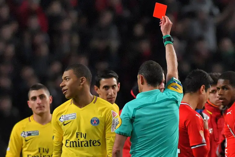 Paris Saint-Germain's French forward Kylian Mbappe (L) reacts as the referee gives him a red card during the French League Cup football semi-final match between Rennes and Paris Saint-Germain at the Roazhon Park stadium in Rennes on January 30, 2018. / AFP PHOTO / LOIC VENANCE