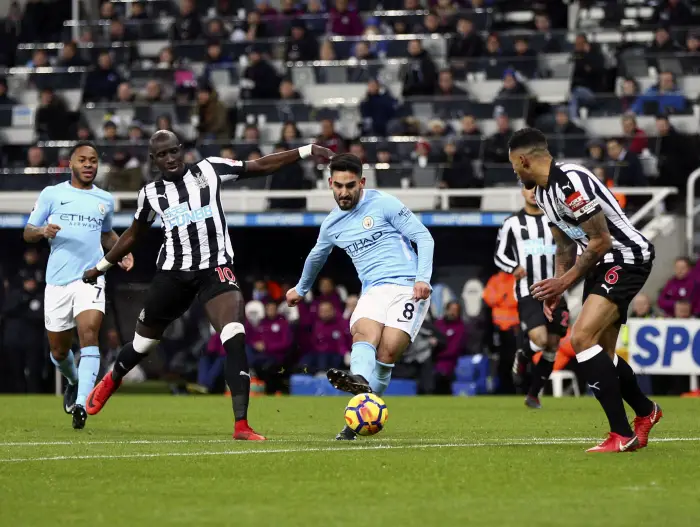 27th December 2017, St James Park, Newcastle upon Tyne, England; EPL Premier League football, Newcastle United versus Manchester City; Ilkay Gºndogan of Manchester City shoots past Jamaal Lascelles of Newcastle United but it was saved by Rob Elliot of Newcastle United