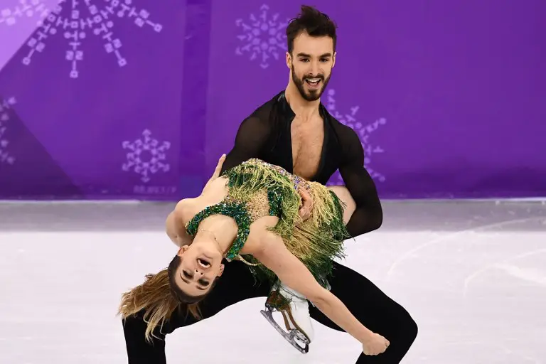 France's Gabriella Papadakis and France's Guillaume Cizeron compete in the ice dance short dance of the figure skating event during the Pyeongchang 2018 Winter Olympic Games at the Gangneung Ice Arena in Gangneung on February 19, 2018. / AFP PHOTO / ARIS MESSINIS
