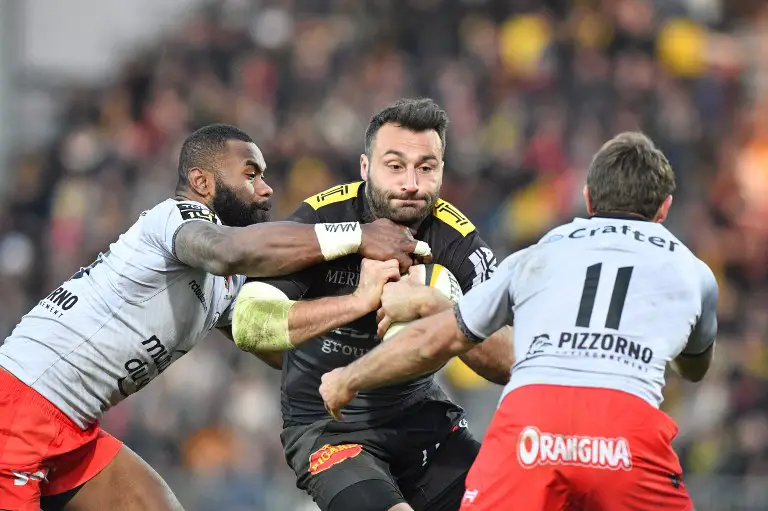 La Rochelle's French centre Jeremy Sinzelle  runs with the ball during the French Top 14 rugby union match between La Rochelle and Toulon on February 25, 2018, at the Marcel Deflandre Stadium in La Rochelle, southwestern France.   / AFP PHOTO / XAVIER LEOTY