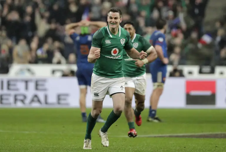 Ireland's fly-half Jonathan Sexton celebrates after scoring a drop goal during the Six Nations rugby union match between France and Ireland at the Stade de France in Paris on February 3, 2018. / AFP PHOTO / THOMAS SAMSON