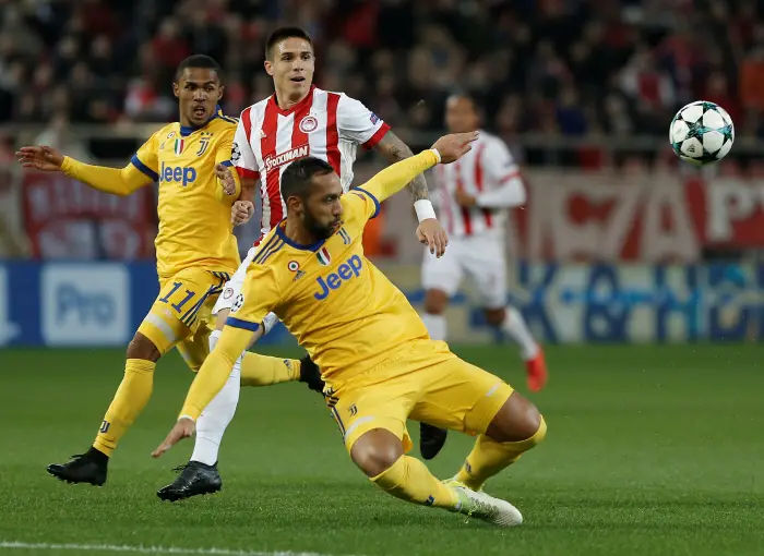 Soccer Football - Champions League - Olympiacos vs Juventus - Karaiskakis Stadium, Piraeus, Greece - December 5, 2017   Juventus¹ Medhi Benatia in action