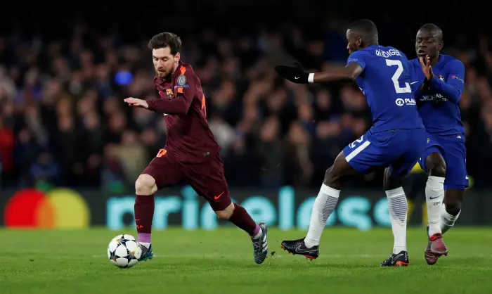BarcelonaÄôs Lionel Messi in action with Chelsea's N'Golo Kante (R) and Antonio Rudiger