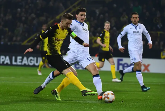 15 02 xjhx 2018 football Europa League Borussia Dortmund Atalanta Bergamo emspor v l Marco reus Borussia Dortmund Mattia Caldara Atalanta Bergamo Dortmund