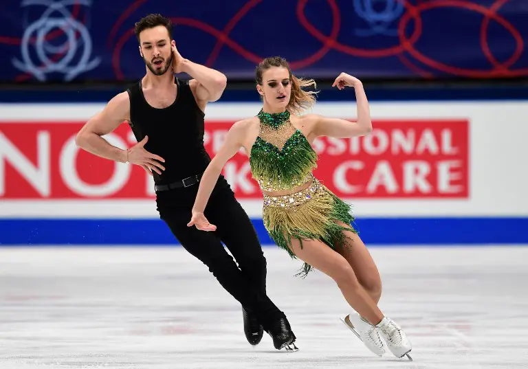 France's Gabriella Papadakis and Guillaume Cizeron perform during the Ice Dance Short Dance program at the Milano World Figure Skating Championship 2018 in Milan on March 23, 2018. / AFP PHOTO / MIGUEL MEDINA