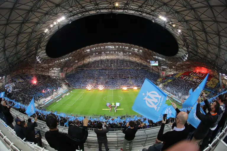 Marseille's supporters wave flags before the  French L1 football match between Marseille (OM) and Paris Saint-Germain (PSG) on October 22, 2017, at the Velodrome Stadium in Marseille, southeastern France. / AFP PHOTO / Valery HACHE