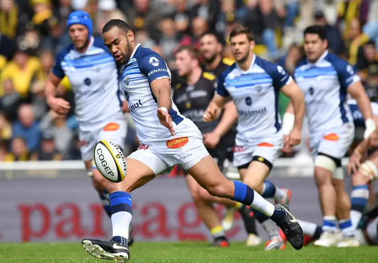 Castres' French flanker Alexandre Bias clears a ball during the French Top 14 rugby union match between La Rochelle and Castres on April 15, 2018 at the Marcel Deflandre stadium in La Rochelle, southwestern France.  / AFP PHOTO / XAVIER LEOTY