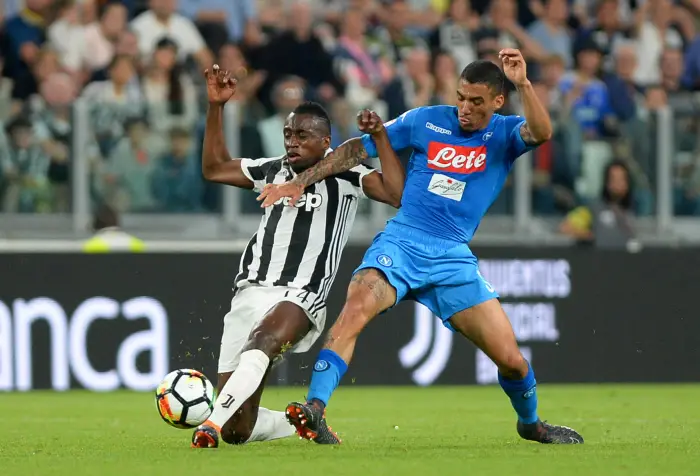 Soccer Football - Serie A - Juventus v Napoli - Allianz Stadium, Turin, Italy - April 22, 2018   Juventus' Blaise Matuidi in action with Napoli's Allan