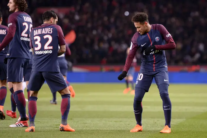 10 NEYMAR JR (psg) - 32 DANI ALVES (psg) - JOIE