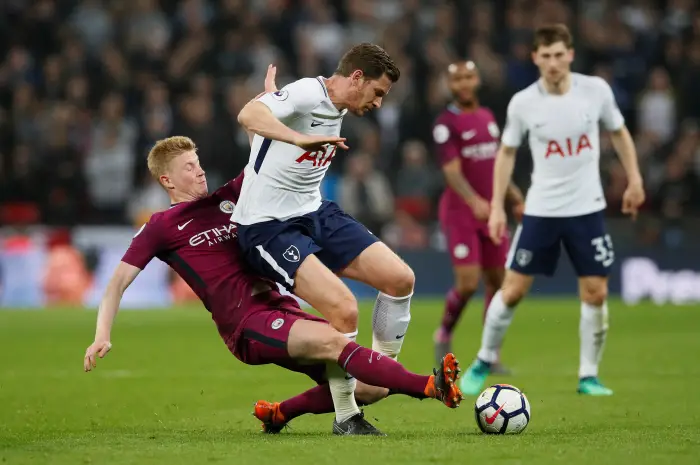 Soccer Football - Premier League - Tottenham Hotspur vs Manchester City - Wembley Stadium, London, Britain - April 14, 2018   Manchester City's Kevin De Bruyne fouls Tottenham's Jan Vertonghen and is subsequently shown a yellow card