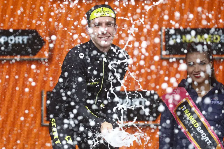 Britain's rider of team Mitchelton-Scott Simon Yates celebrates on the podium after winning the 15th stage between Tolmezzo and Sappada of the 101st Giro d'Italia, Tour of Italy cycling race, on May 20, 2018.  / AFP PHOTO / Luk Benies