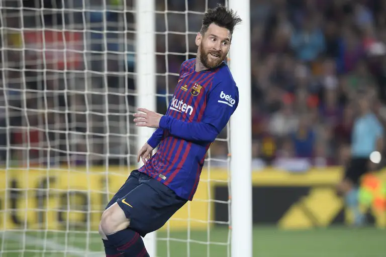 Barcelona's Argentinian forward Lionel Messi reacts after missing a goal opportunity during the Spanish league football match between FC Barcelona and Real Sociedad at the Camp Nou stadium in Barcelona on May 20, 2018. / AFP PHOTO / LLUIS GENE