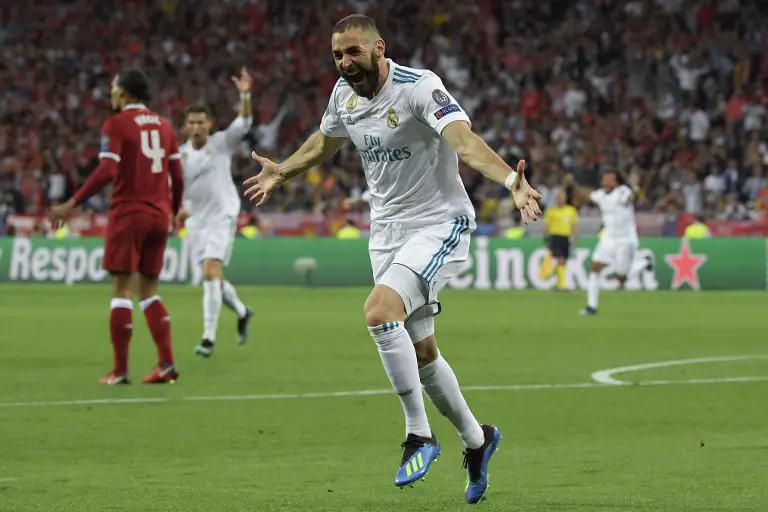Real Madrid's French forward Karim Benzema celebrates after scoring a goal during the UEFA Champions League final football match between Liverpool and Real Madrid at the Olympic Stadium in Kiev, Ukraine on May 26, 2018. / AFP PHOTO / LLUIS GENE