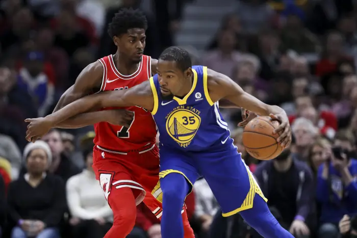 Golden State Warriors forward Kevin Durant (35) drives against Chicago Bulls guard Justin Holiday (7) during the first half at the United Center in Chicago on Wednesday, Jan. 17, 2018. The Warriors won, 119-112.