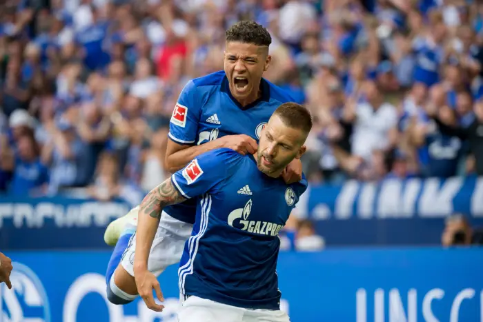 Amine Harit (S04), Guido Burgstaller (S04)