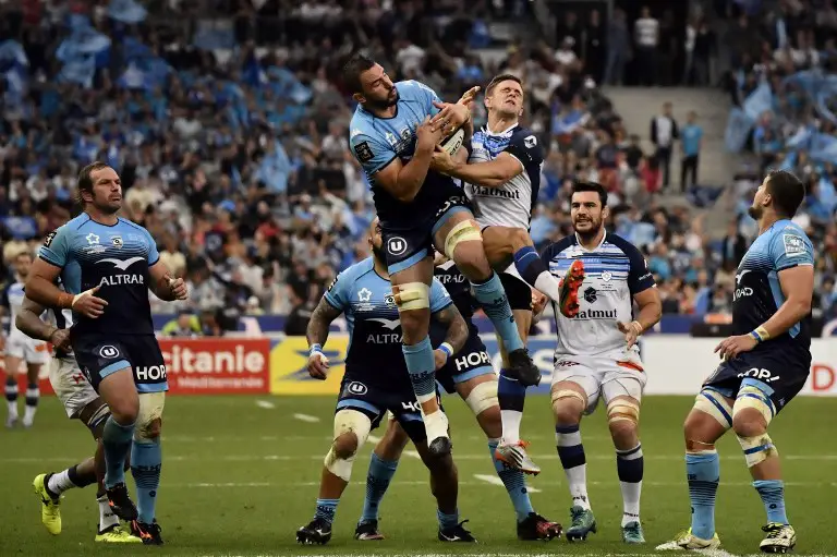 Castres' French scrum-half Rory Kockott (C-R) and Montpellier's French number 8 Louis Picamoles (C-L) jump for the ball  during the French Top 14 final rugby union match between Montpellier and Castres at the Stade de France in Saint-Denis, north of Paris, on June 2, 2018. / AFP PHOTO / CHRISTOPHE SIMON