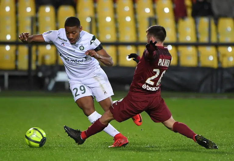 Saint-Etienne's French defender Ronael Pierre-Gabriel (L) vies with Metz's French defender Julian Palmieri  during the French Ligue 1 football match between Metz (FCM) and Saint-Etienne (ASSE) on January 17, 2018 at the Saint-Symphorien stadium in Longeville-les-Metz, eastern France.   / AFP PHOTO / PATRICK HERTZOG