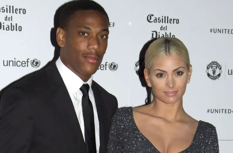 Pris par la patrouille, Anthony Martial s'excuse auprès de sa fiancée — Ang Pris par la patrouille, Anthony Martial s'excuse auprès de sa fiancée — Ang