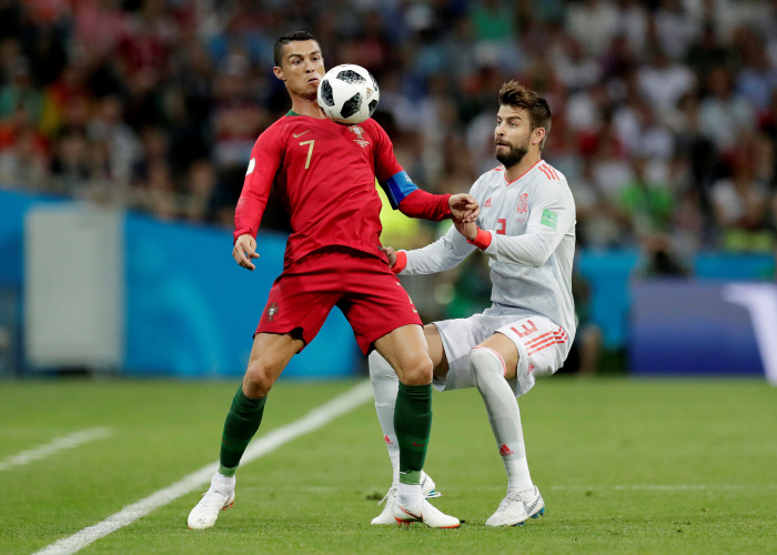 Soccer Football - World Cup - Group B - Portugal vs Spain - Fisht Stadium, Sochi, Russia - June 15, 2018   Portugal's Cristiano Ronaldo in action with Spain's Gerard Pique