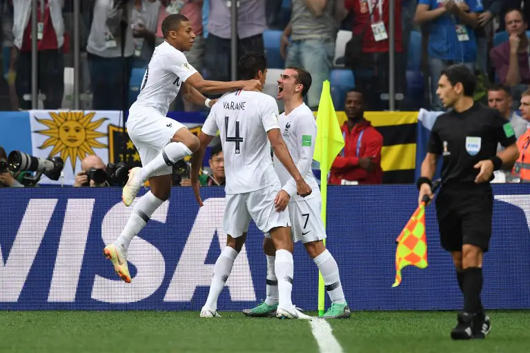 France's defender Raphael Varane (2ndL) celebrates with France's forward Antoine Griezmann (2ndR) and France's forward Kylian Mbappe after scoring the opener during the Russia 2018 World Cup quarter-final football match between Uruguay and France at the Nizhny Novgorod Stadium in Nizhny Novgorod on July 6, 2018. / AFP PHOTO / Kirill KUDRYAVTSEV