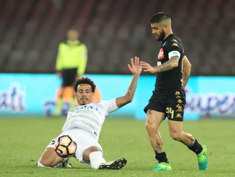 Napoli's Italian forward Lorenzo Insigne (R) fights for the ball with Udinese's Brazilian midfielder Lucas Evangelista during the Italian Serie A football match SSC Napoli vs Udinese Calcio on April 15, 2017 at the San Paolo Stadium in Naples. / AFP PHOTO / CARLO HERMANN