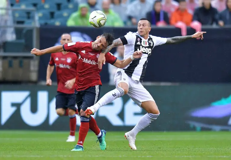PHILADELPHIA, PA - JULY 25: Juan Bernat #14 of Bayern Munich and Federico Bernardeschi #33 of Juventus fight for the ball during the International Champions Cup 2018 match between Juventus and FC Bayern Munich at Lincoln Financial Field on July 25, 2018 in Philadelphia, Pennsylvania.   Drew Hallowell/Getty Images/AFP