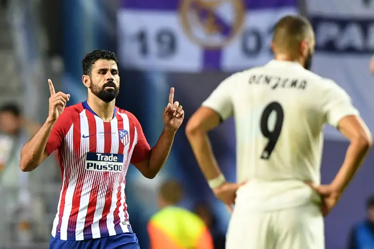 Atletico Madrid's Spanish forward Diego Costa (L) celebrates after scoring a second goal during the UEFA Super Cup football match between Real Madrid and Atletico Madrid at the Lillekula Stadium in the Estonian capital Tallinn on August 15, 2018. / AFP PHOTO / Janek SKARZYNSKI