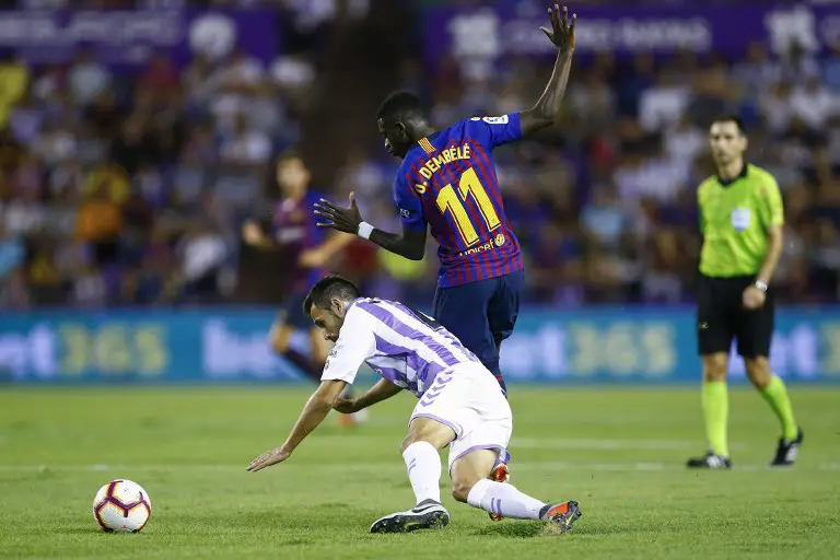 Barcelona's French forward Ousmane Dembele vies with Real Valladolid's Spanish defender Kiko Olivas during the Spanish league football match between Real Valladolid and FC Barcelona at the Jose Zorrilla Stadium in Valladolid on August 25, 2018. / AFP PHOTO / Benjamin CREMEL