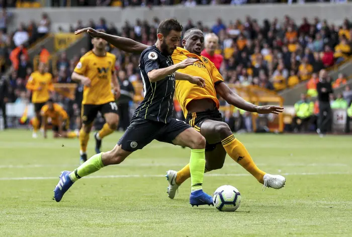 25th August 2018, Molineux, Wolverhampton, England; EPL Premier League football, Wolverhampton Wanderers versus Manchester City; Willy Boly of Wolverhampton Wanderers blocks Bernardo Silva of Manchester City