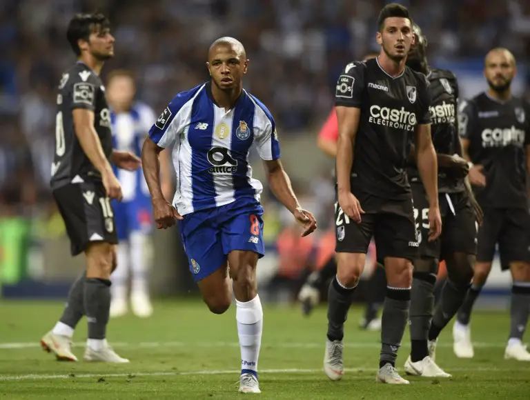 Porto's Algerian forward Yacine Brahimi (2L) celebrates after scoring a goal during the Portuguese league football match between FC Porto and Vitoria Guimaraes SC at the Dragao stadium in Porto on August 25, 2018. / AFP PHOTO / MIGUEL RIOPA