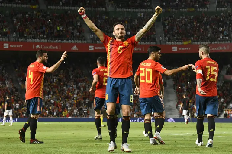 Spain's midfielder Saul Niguez (C) celebrates after scoring a goal during the UEFA Nations League A group 4 football match between Spain and Croatia at the Manuel Martinez Valero stadium in Elche on September 11, 2018. / AFP PHOTO / JOSE JORDAN