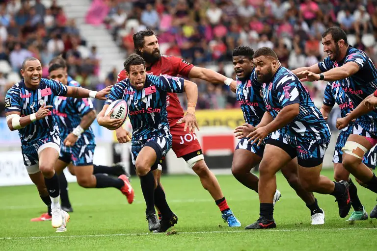 Stade Francais Paris' French winger Julien Arias (2L) runs with the ball during the French Top 14 rugby union match between Stade Francais Paris and Toulon at the Jean-Bouin Stadium in Paris, on September 16, 2018. / AFP PHOTO / Anne-Christine POUJOULAT